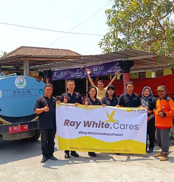Musim hujan yang belum tiba membuat beberapa daerah kekurangan air.Kami @raywhitesoloraya berbagi air bersih di Kec. Tawangsari, Sukoharjo, Jawa Tengah.
Semoga bisa bermanfaat untuk lingkungan dan warga sekitar.