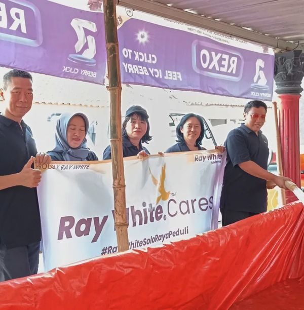 Musim hujan yang belum tiba membuat beberapa daerah kekurangan air.Kami @raywhitesoloraya berbagi air bersih di Kec. Tawangsari, Sukoharjo, Jawa Tengah.
Semoga bisa bermanfaat untuk lingkungan dan warga sekitar.
