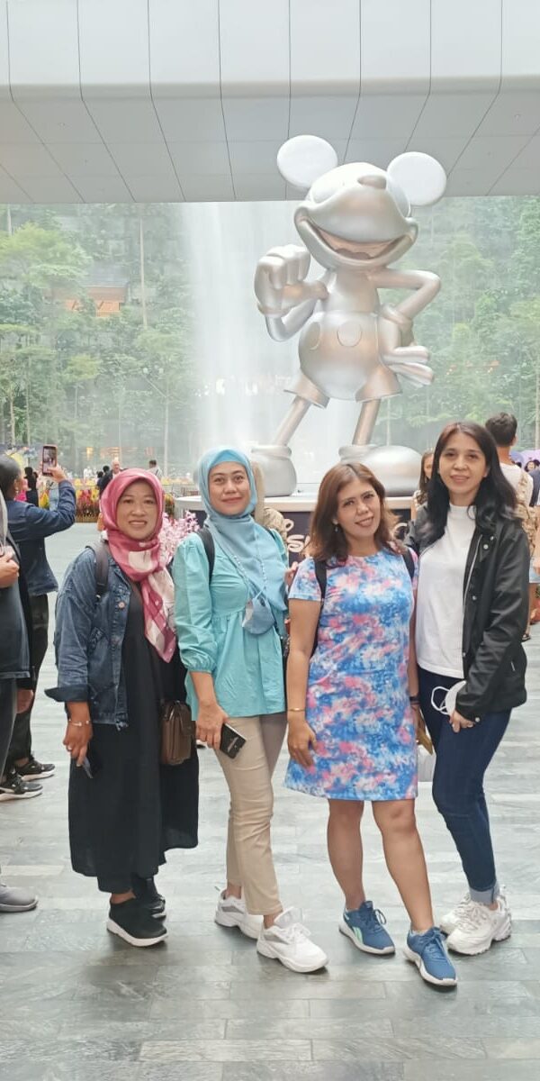 Tour Luar Negeri Top 10 Marketing Ray White Solo Raya 2022 (4)