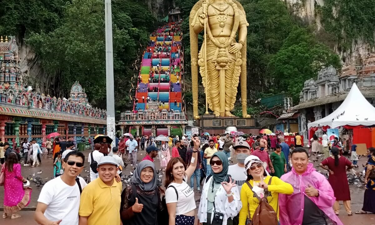 Tour Luar Negeri Top 10 Marketing Ray White Solo Raya 2022 (46)