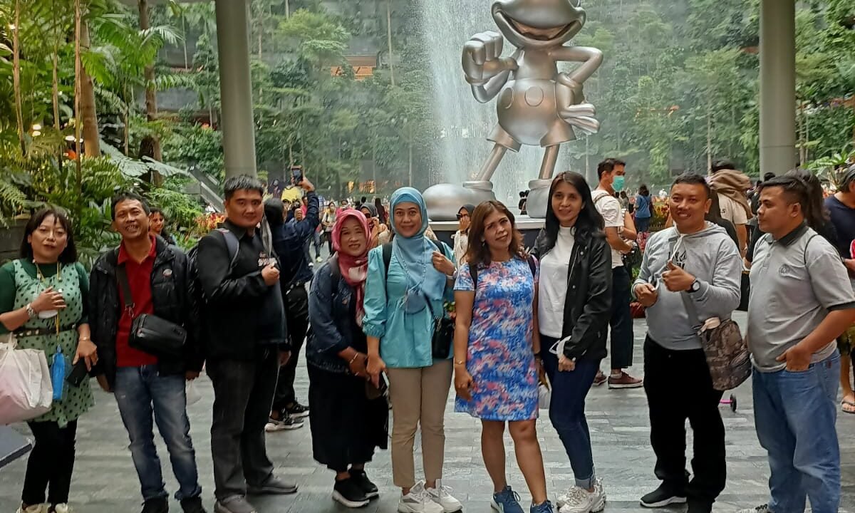 Tour Luar Negeri Top 10 Marketing Ray White Solo Raya 2022 (6)