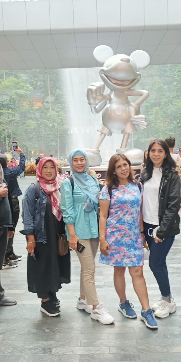 Tour Luar Negeri Top 10 Marketing Ray White Solo Raya 2022 (7)