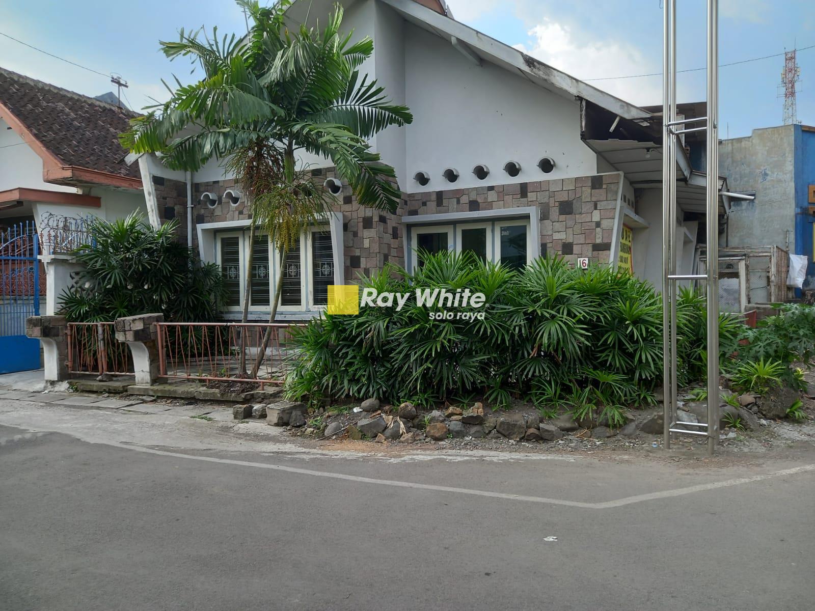 Dijual Rumah Strategis Lokasi Ketelan Banjarsari