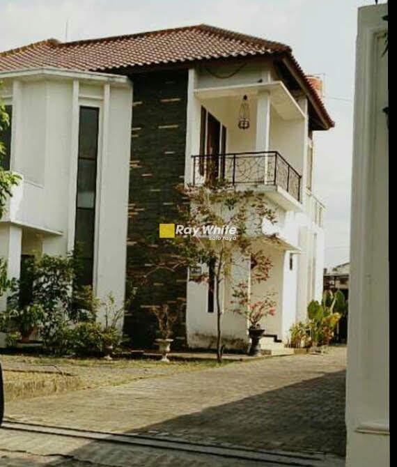 Dijual Rumah Jl. Jend Gatot Subroto, Solo Baru