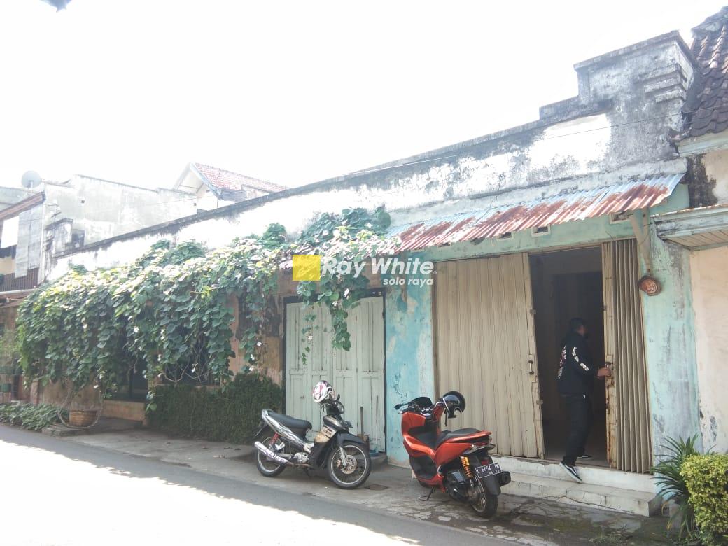 Dijual Rumah dan Toko Pasar Kliwon, Surakarta