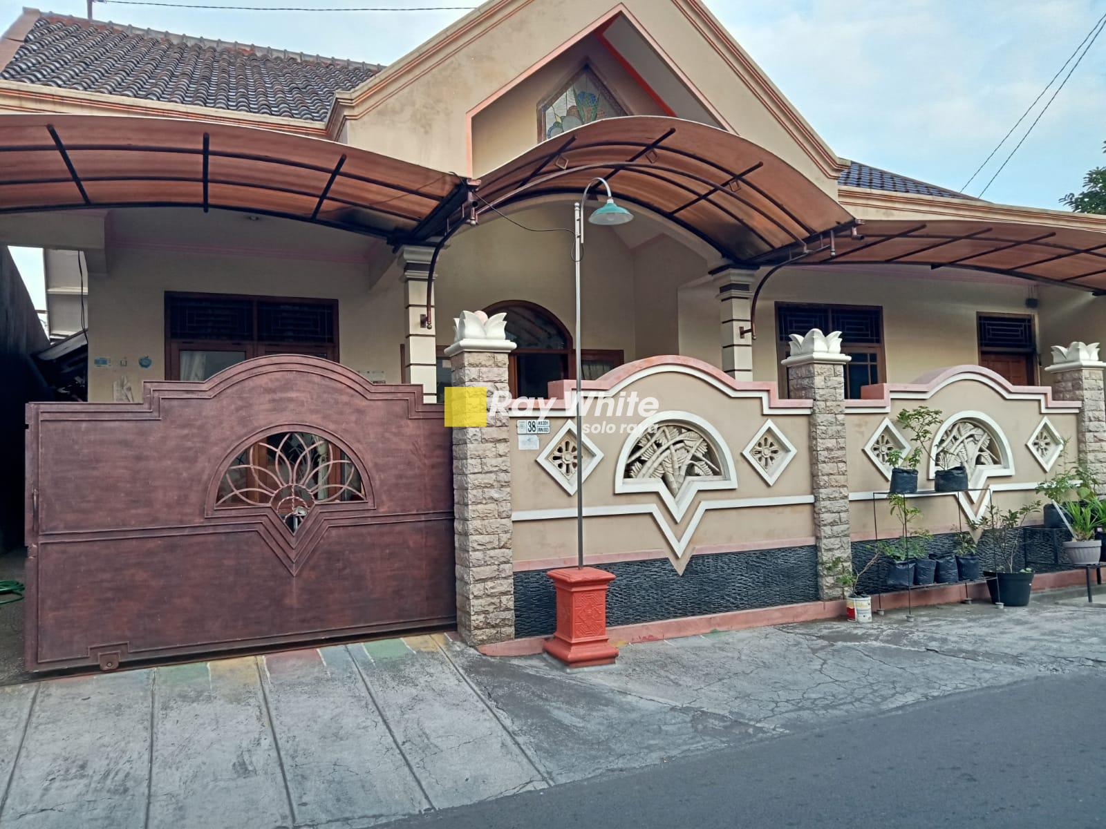 Rumah Gedangan Solo Baru