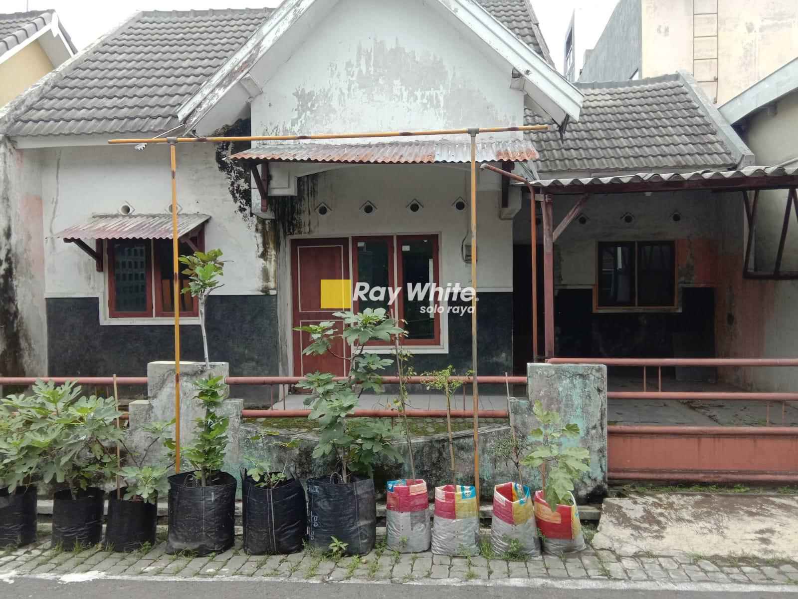 Dijual Tanah Bonus Bangunan Rumah di Perumahan Gentan, Baki, Sukoharjo