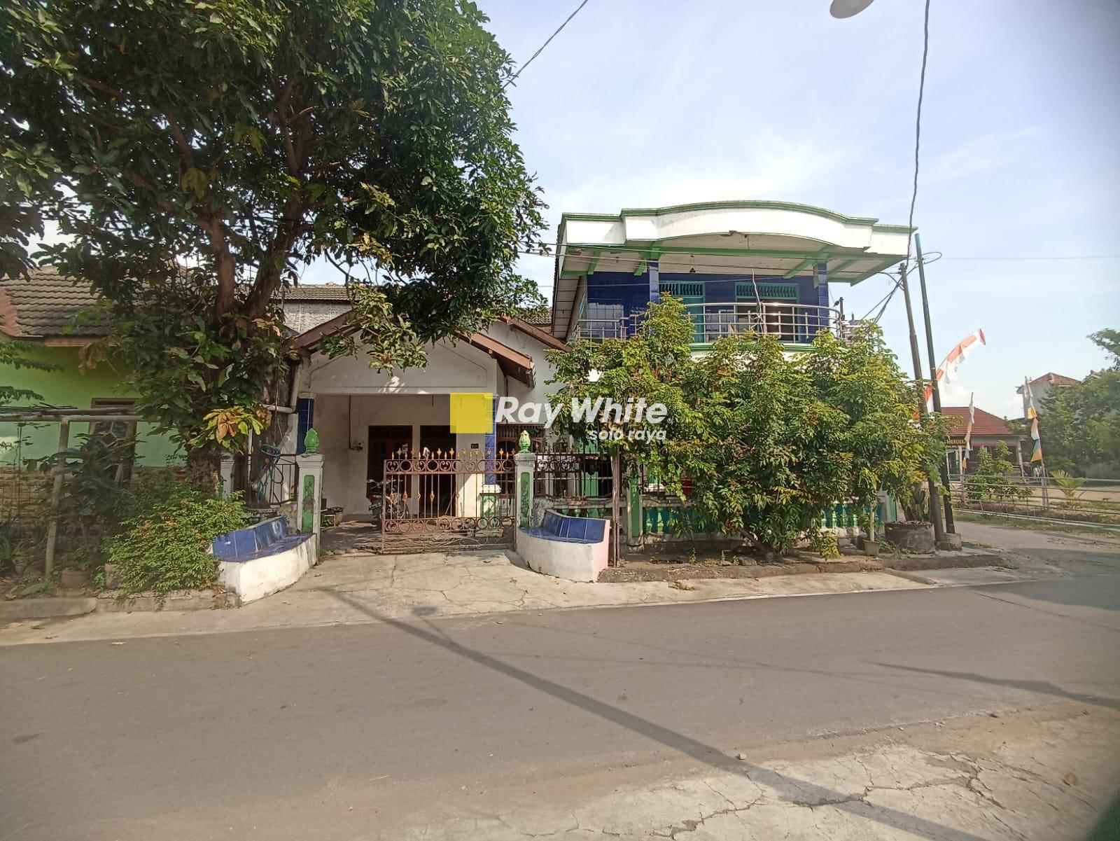 Dijual Rumah Strategis Pinggir Jalan Joho, Sukoharjo