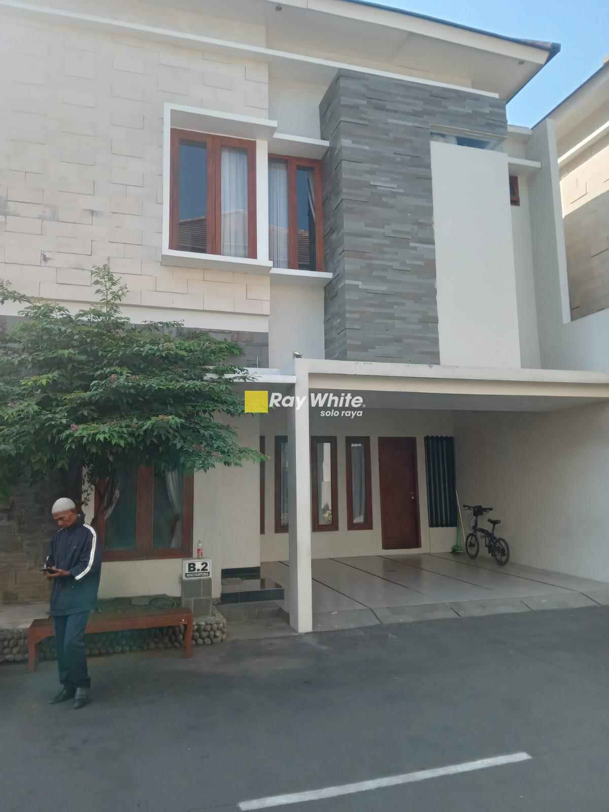 Dijual Rumah Seperti Baru, Full Perabot, 2 Lantai di Kemlayan, Serengan, Solo