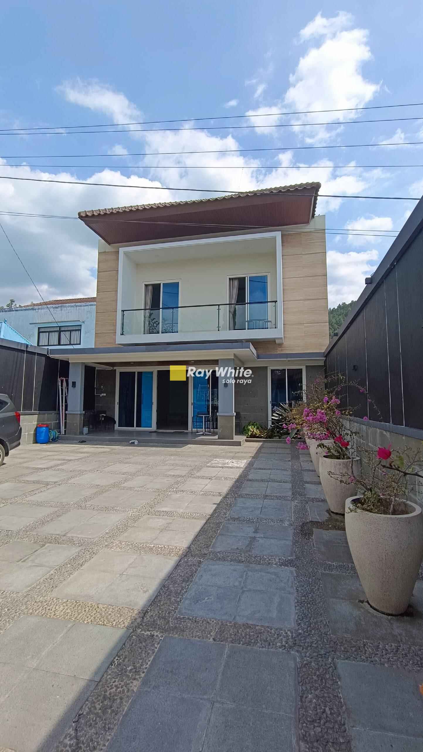 Dijual Villa Full Perabot Strategis di Kawasan Wisata Tawangmangu, Karanganyar