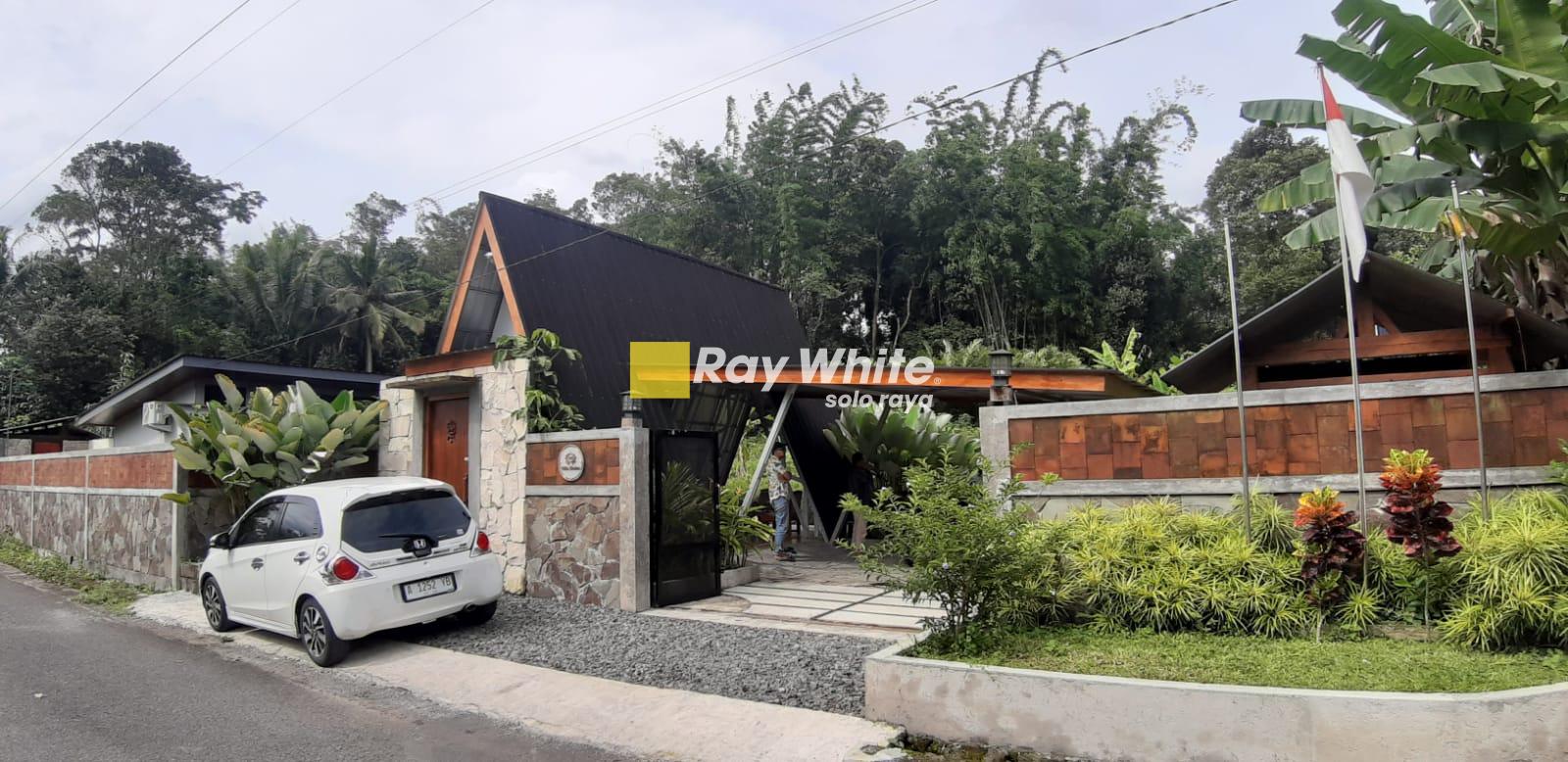 Dijual Villa Full Perabot Area Sejuk ada Kolam Renang di Pakem, Sleman