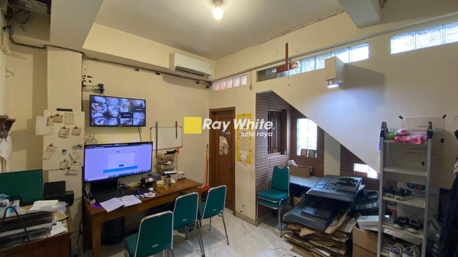 Dijual Ruang Usaha 3 Lantai cocok Untuk Reston di Penumping, Laweyan, Solo