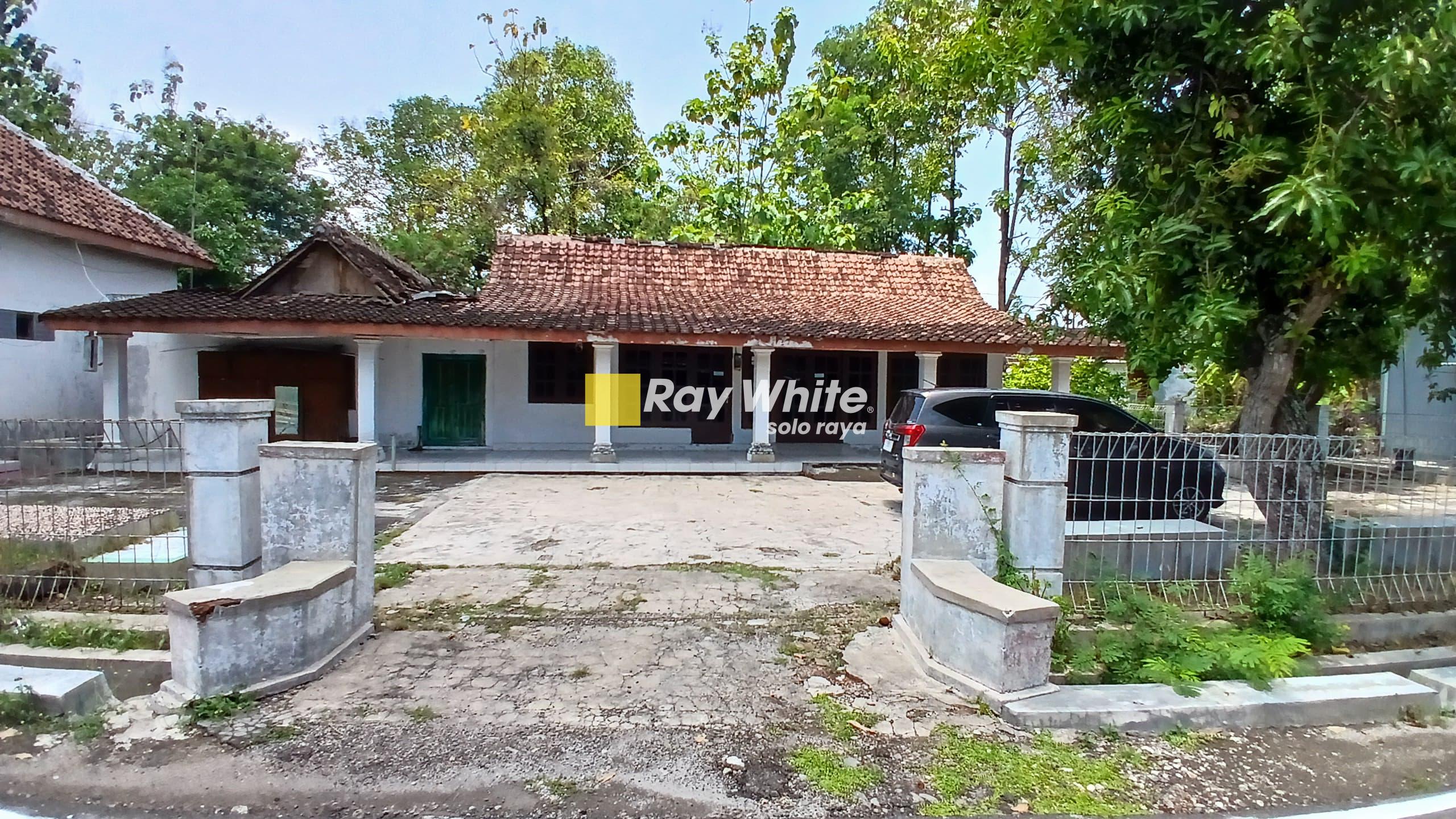 Dijual Tanah Bonus Bangunan Lama di Sragen Wetan, Sragen