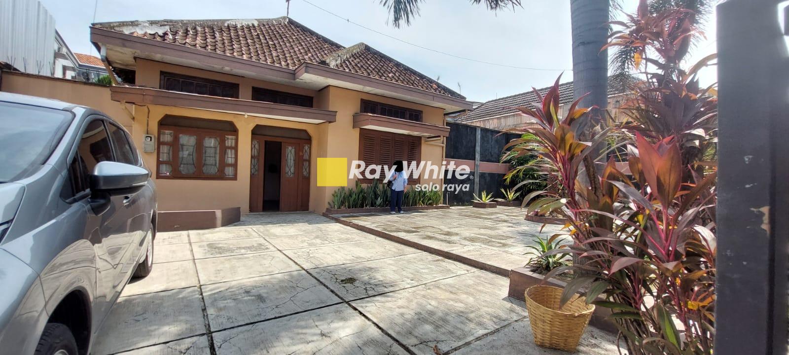 Dijual Rumah Classic Sangat Terawat & Bersih, Lokasi di Mertodranan, Ps. Kliwon, Solo